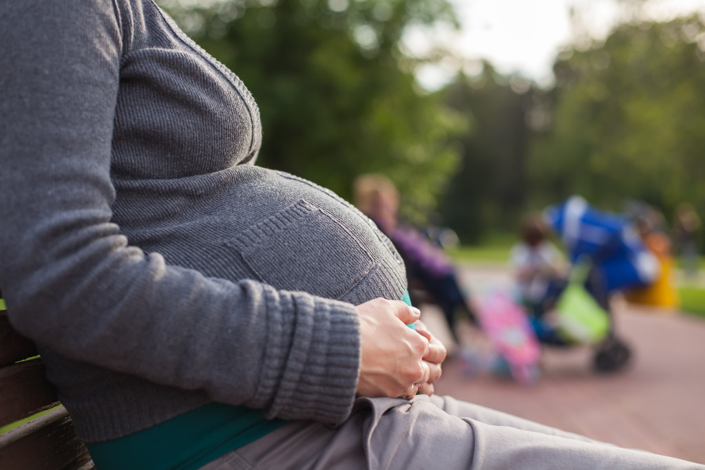 Phoenix criminal defense attorneys discuss the effects of charging mothers whose babies are born addicted to drugs with child abuse.