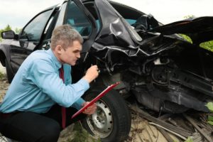 A Sun City drunk driving accident injury lawyer looks at a crash scene. 